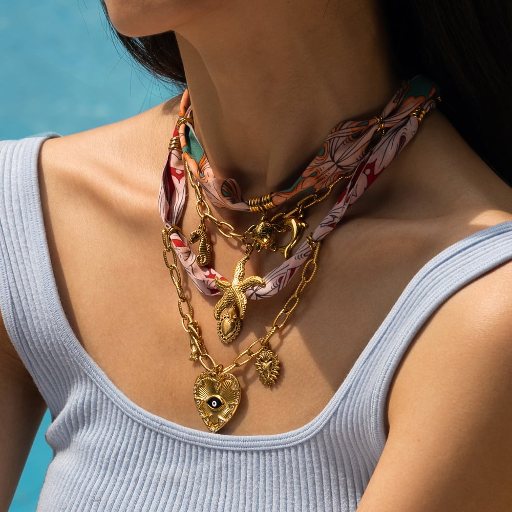 Collar con colgante de tela de acero inoxidable color dorado y corazón retro de 1 pieza h5Imagen2