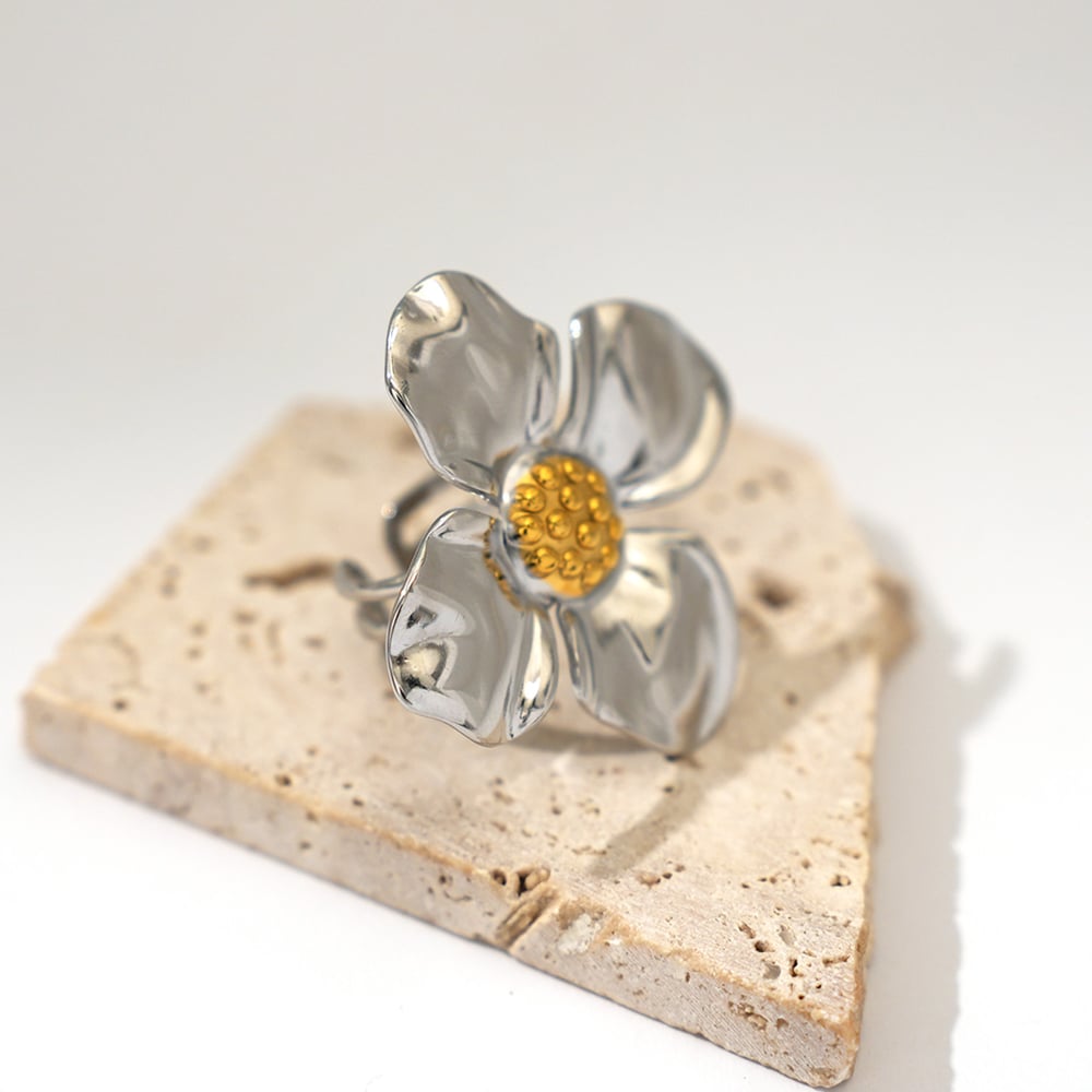 Light Luxury Simple Flower Stainless Steel  Statement Rings h5Picture4