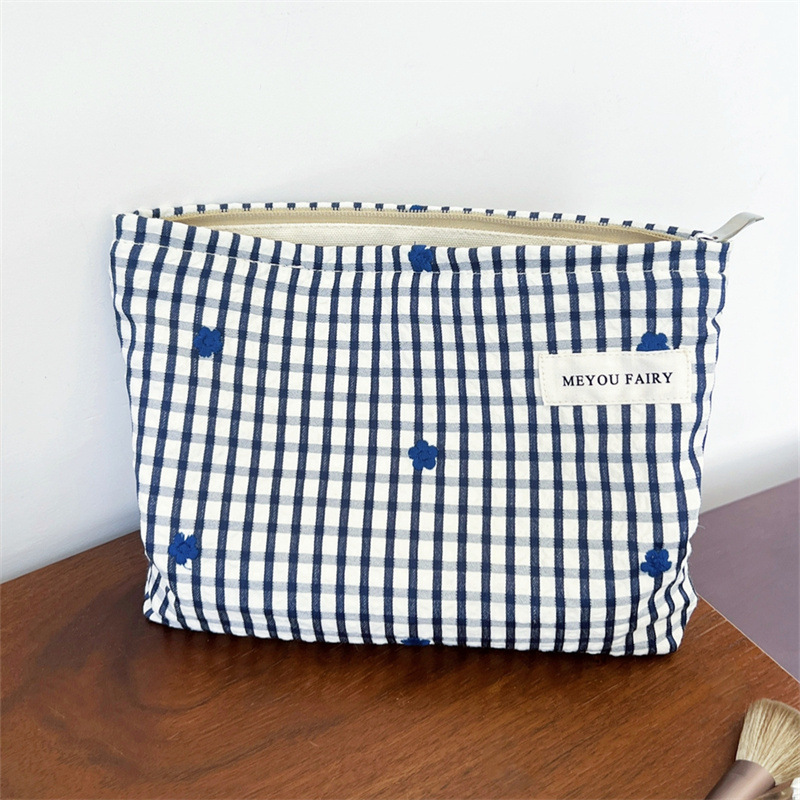 1 Piece Checkered Blue - toned Embroidered Small Flower Women's Makeup Bag 