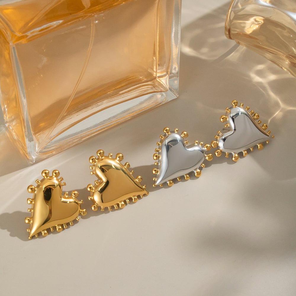 1 paio di orecchini a bottone da donna in acciaio inossidabile color oro con cuore romantico ed elegante Immagine3