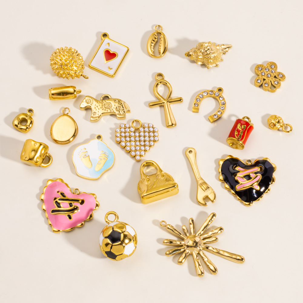 18K Gold Plated Stainless Steel Pendants Heart Retro Daily Classic Series Women's jewelry h5Picture2