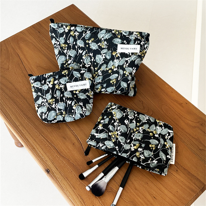 1 Piece Romantic Series Elegant Flower Polyester Women's Makeup Bags Picture4