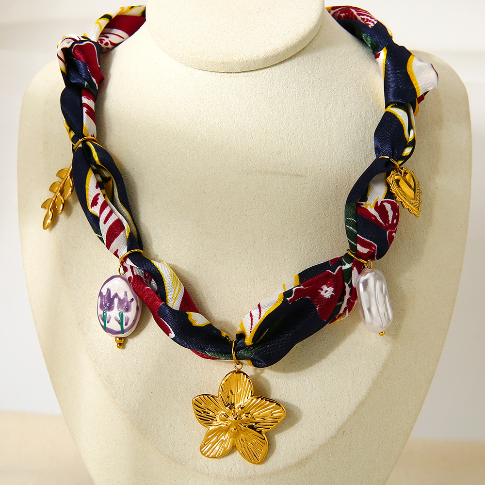 1 Piece Fabric Flower Gold Color Pendant Necklace Picture4