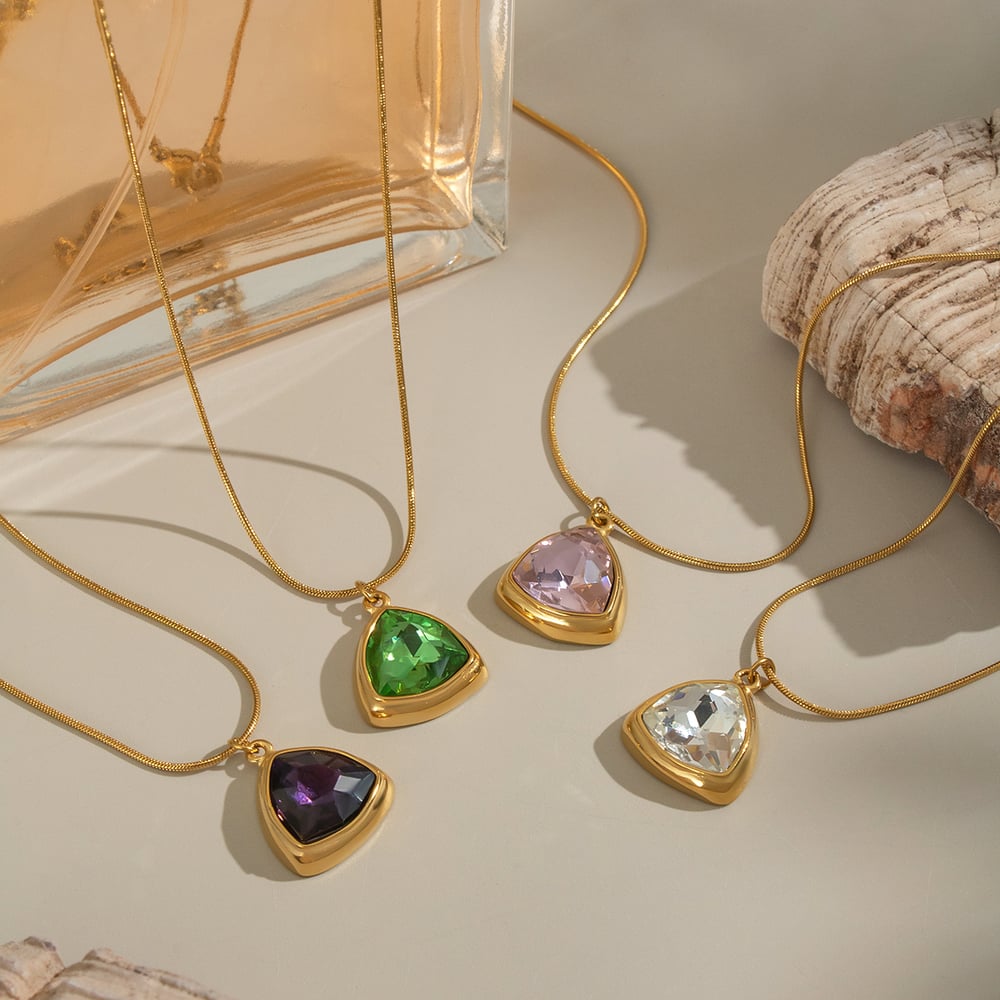 Collier pendentif triangle en acier inoxydable couleur or et zircon, 1 pièce Image3
