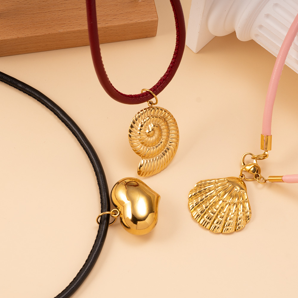 1 Piece Stylish Shell Stainless Steel Gold Color Women's Pendant Necklaces Picture4