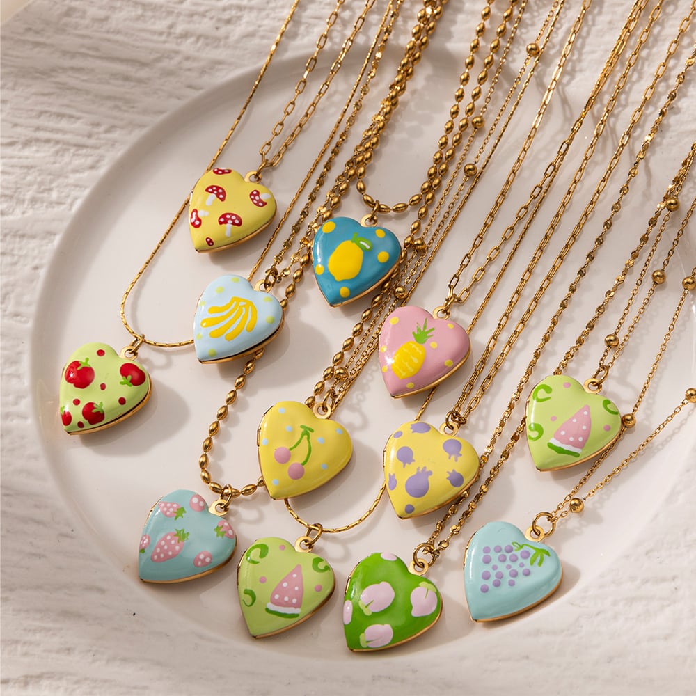 1 collar con colgante de corazón de acero inoxidable en color dorado. Imagen3