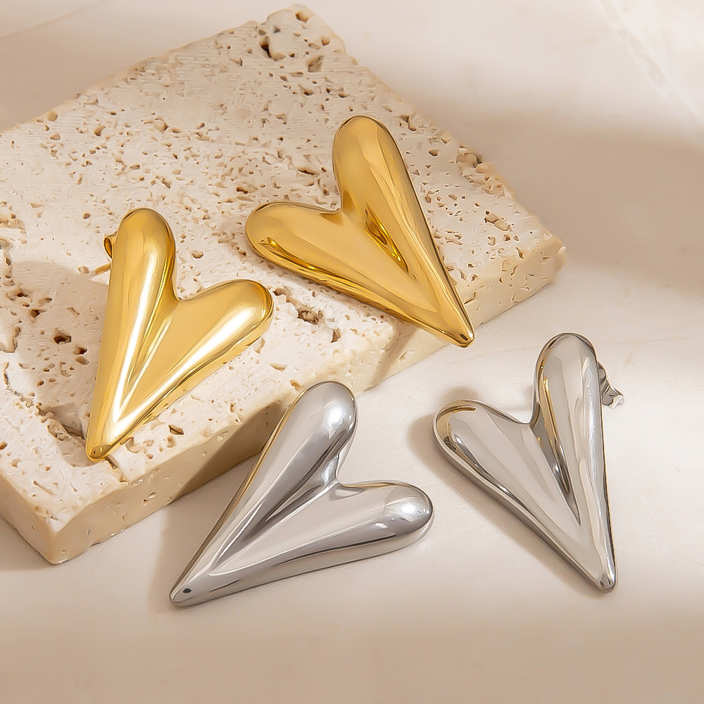 1 Paar romantische einfache Herz-Ohrstecker aus Edelstahl für Damen Bild3