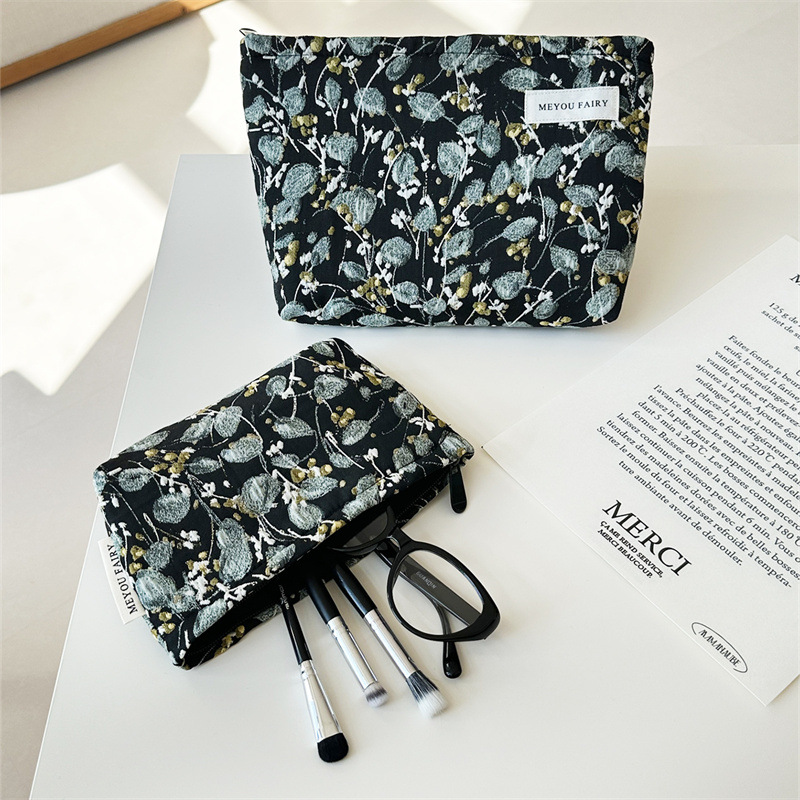 1 Piece Romantic Series Elegant Flower Polyester Women's Makeup Bags Picture3