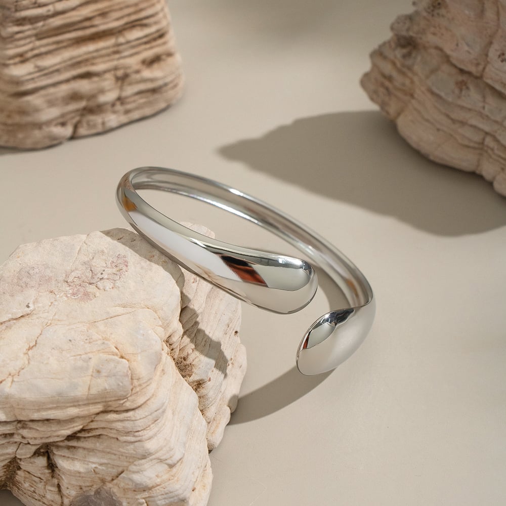 1 brazalete de acero inoxidable dorado con forma irregular Imagen5