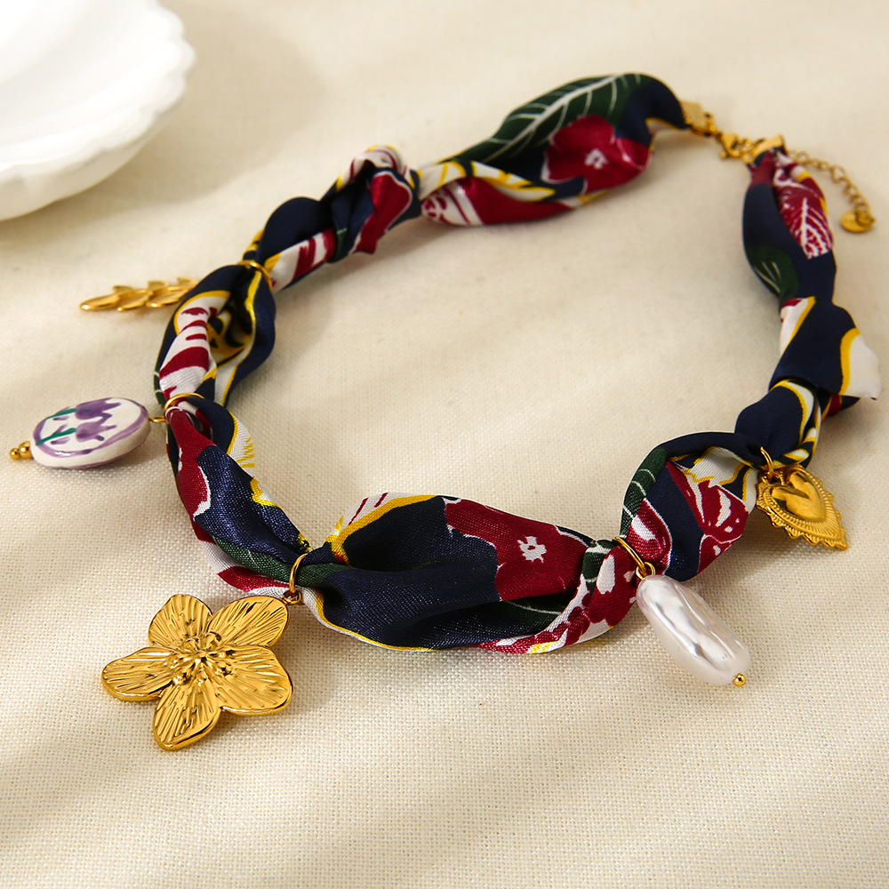 1 Piece Fabric Flower Gold Color Pendant Necklace Picture3