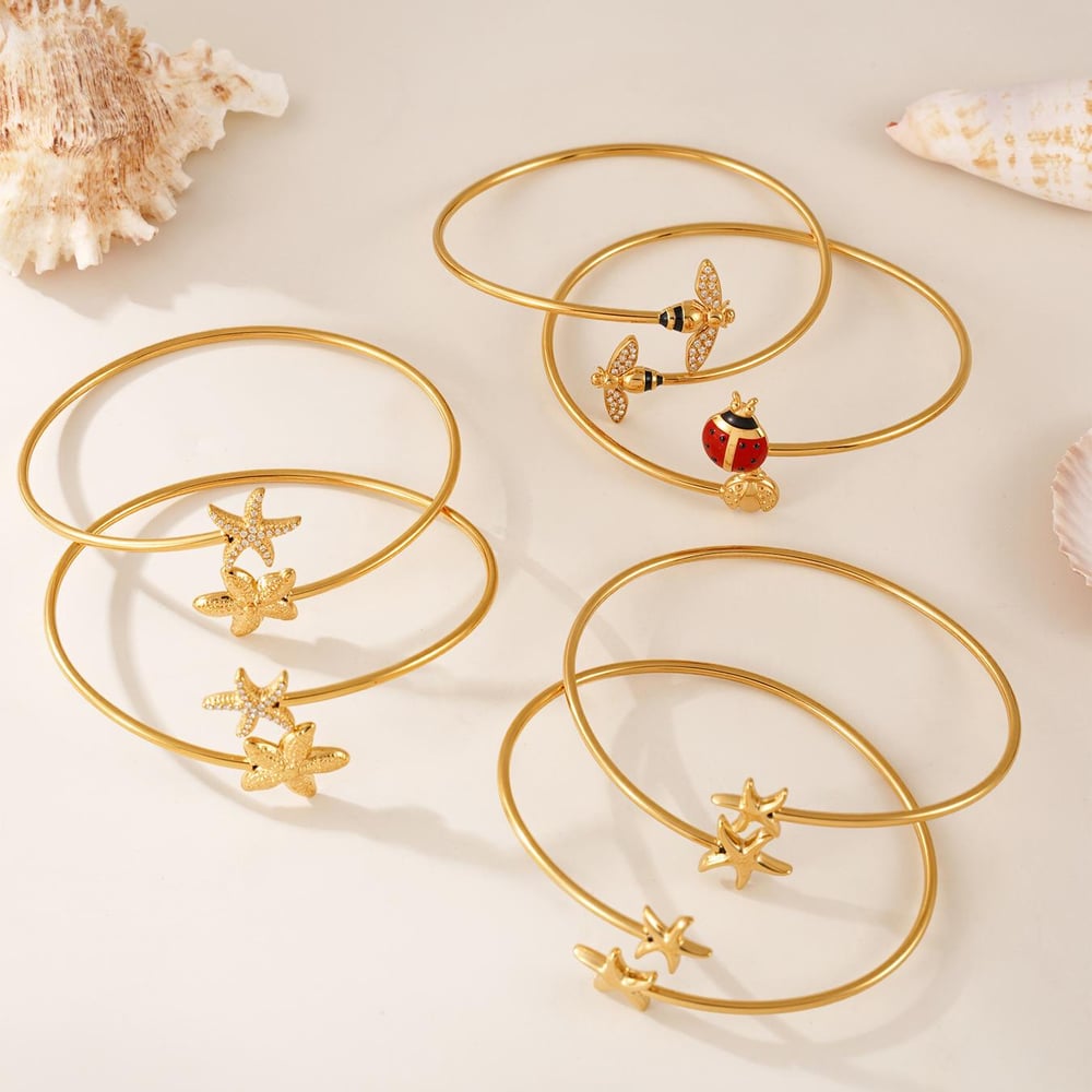 1 brazalete delicado de acero inoxidable con circonitas de color dorado y diseño de insectos para mujer. Imagen6