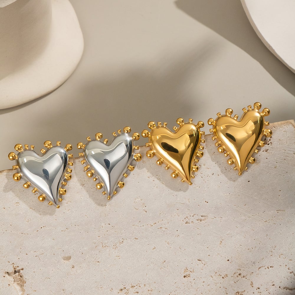 1 paio di orecchini a bottone da donna in acciaio inossidabile color oro con cuore romantico ed elegante Immagine2