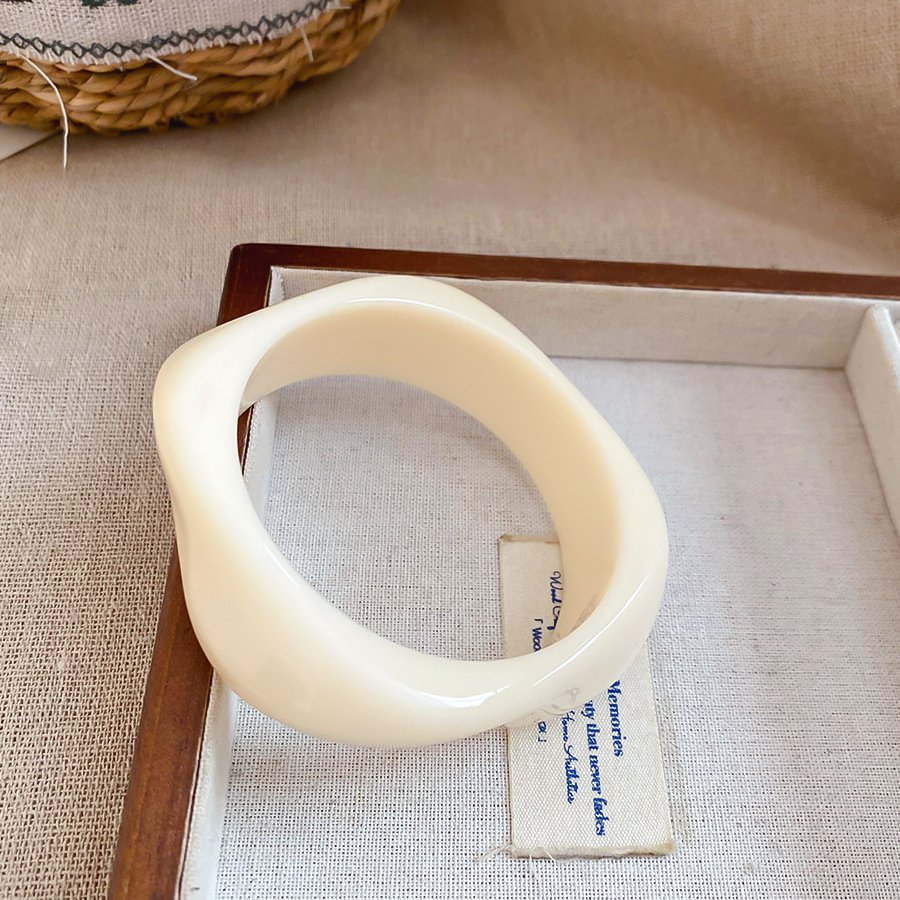 1 Stück unregelmäßig geformter Acrylarmreif