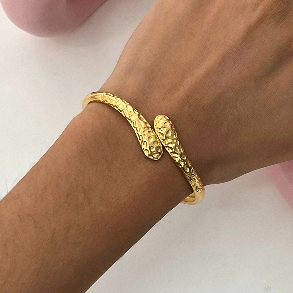 1 Piece Classic Hammer Pattern Stainless Steel Gold Color Women's Bangles h5Picture7