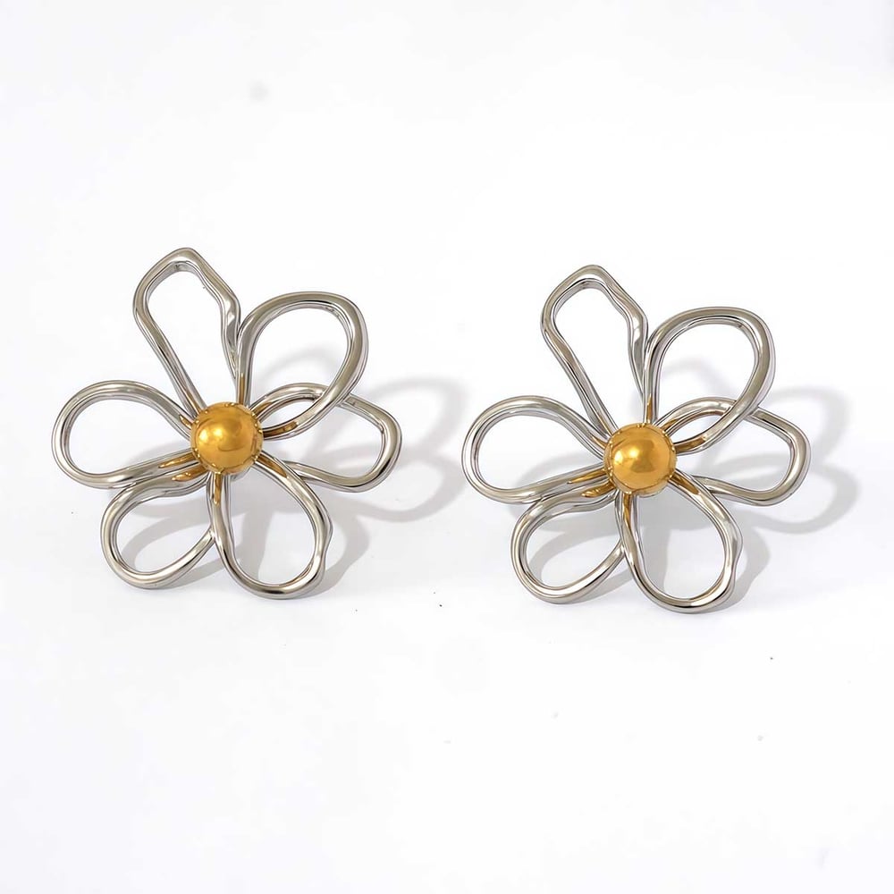 1 Paar einfache tägliche Blumen-Ohrstecker aus Edelstahl in Goldfarbe für Damen
