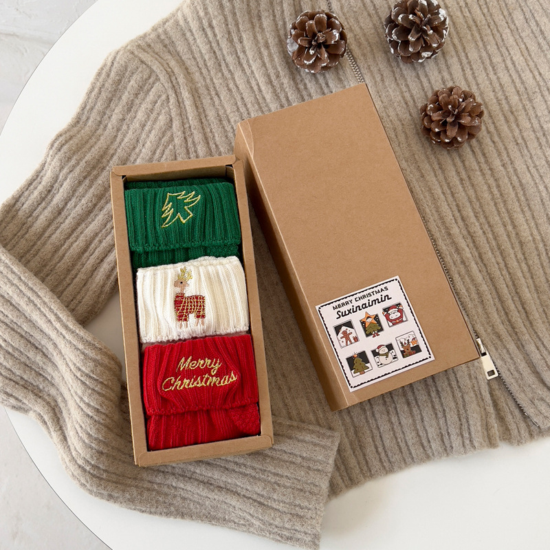 3 Piece Cotton Cute Gift Box Christmas Women's Mid-Calf Socks Picture4