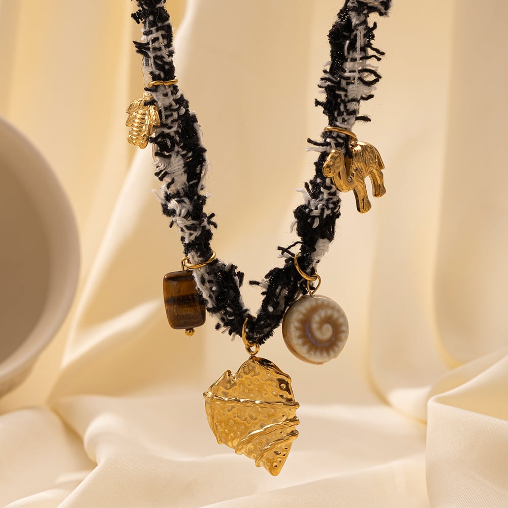 1 Piece Retro Heart Stainless Steel Gold Color Fabric Pendant Necklace Picture2