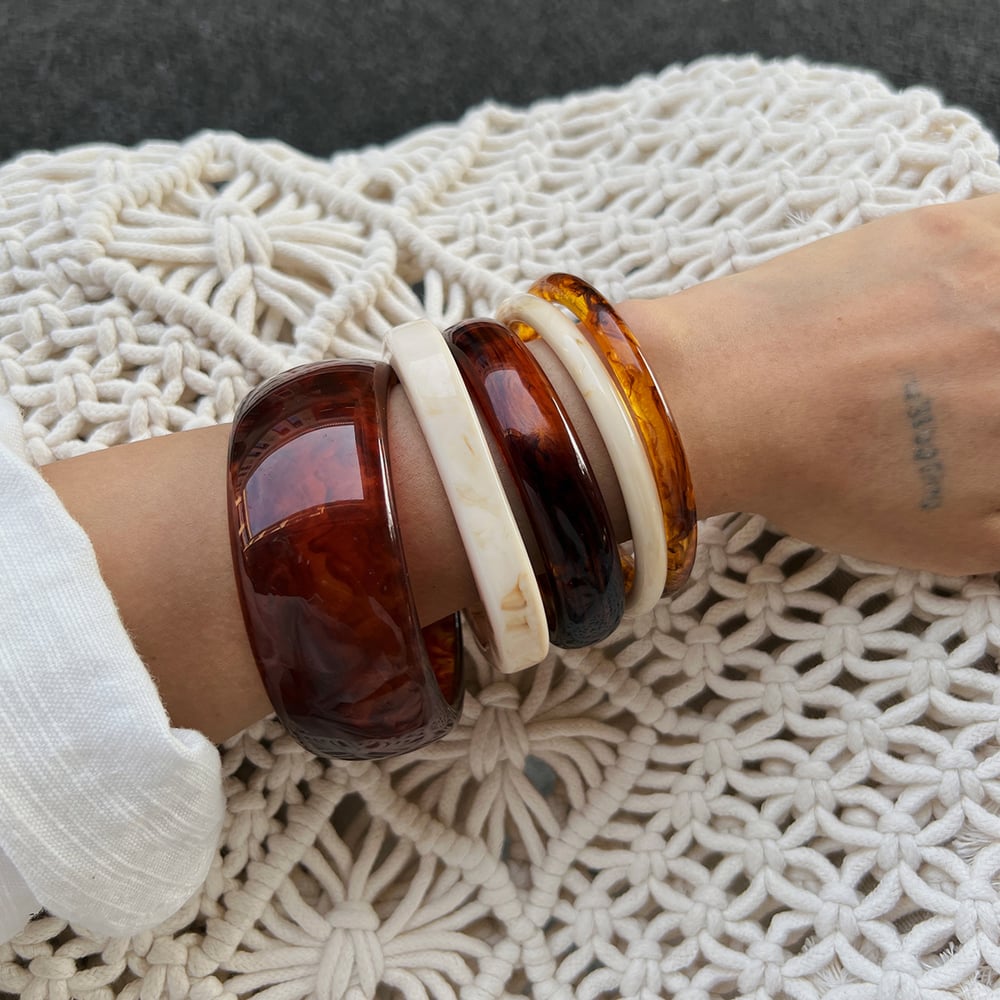 1 Stück Retro Farbverlauf Harz Armreif Bild3