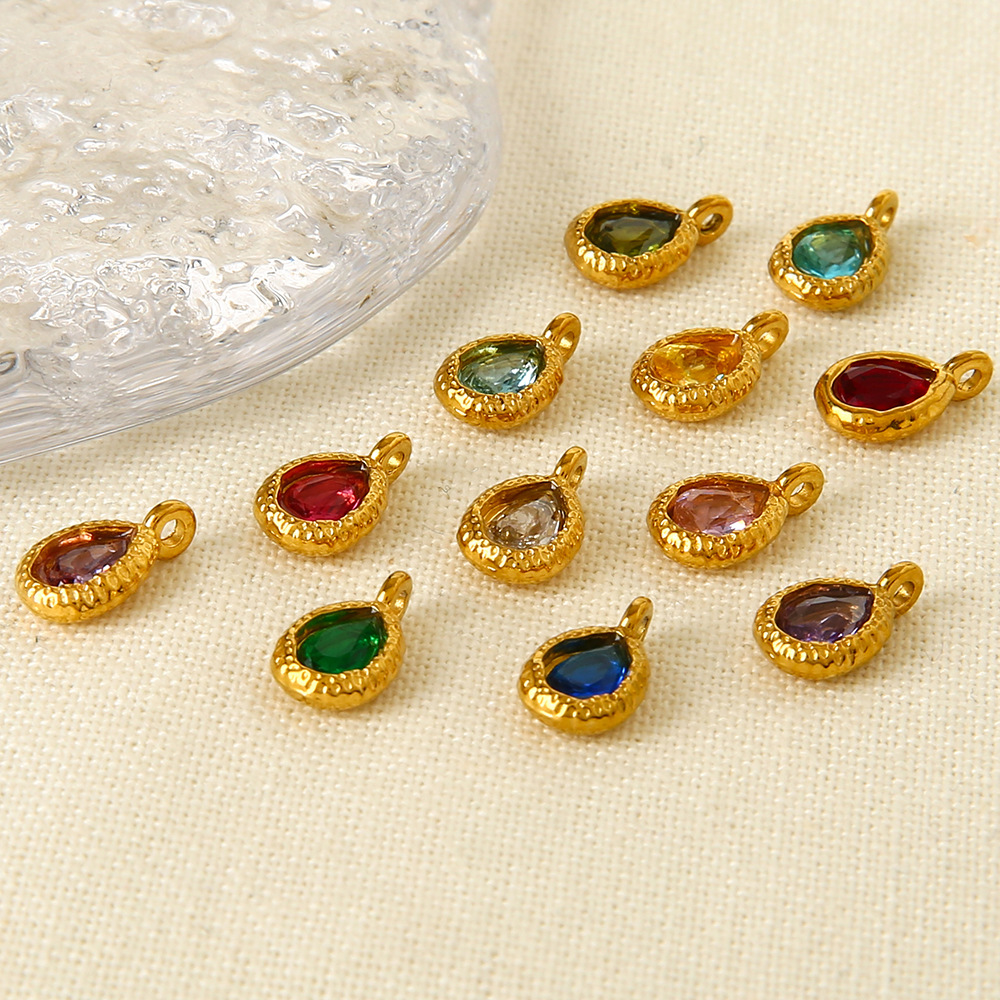 1 colgante lujoso y elegante de acero inoxidable en color dorado para mujer. h5Imagen2