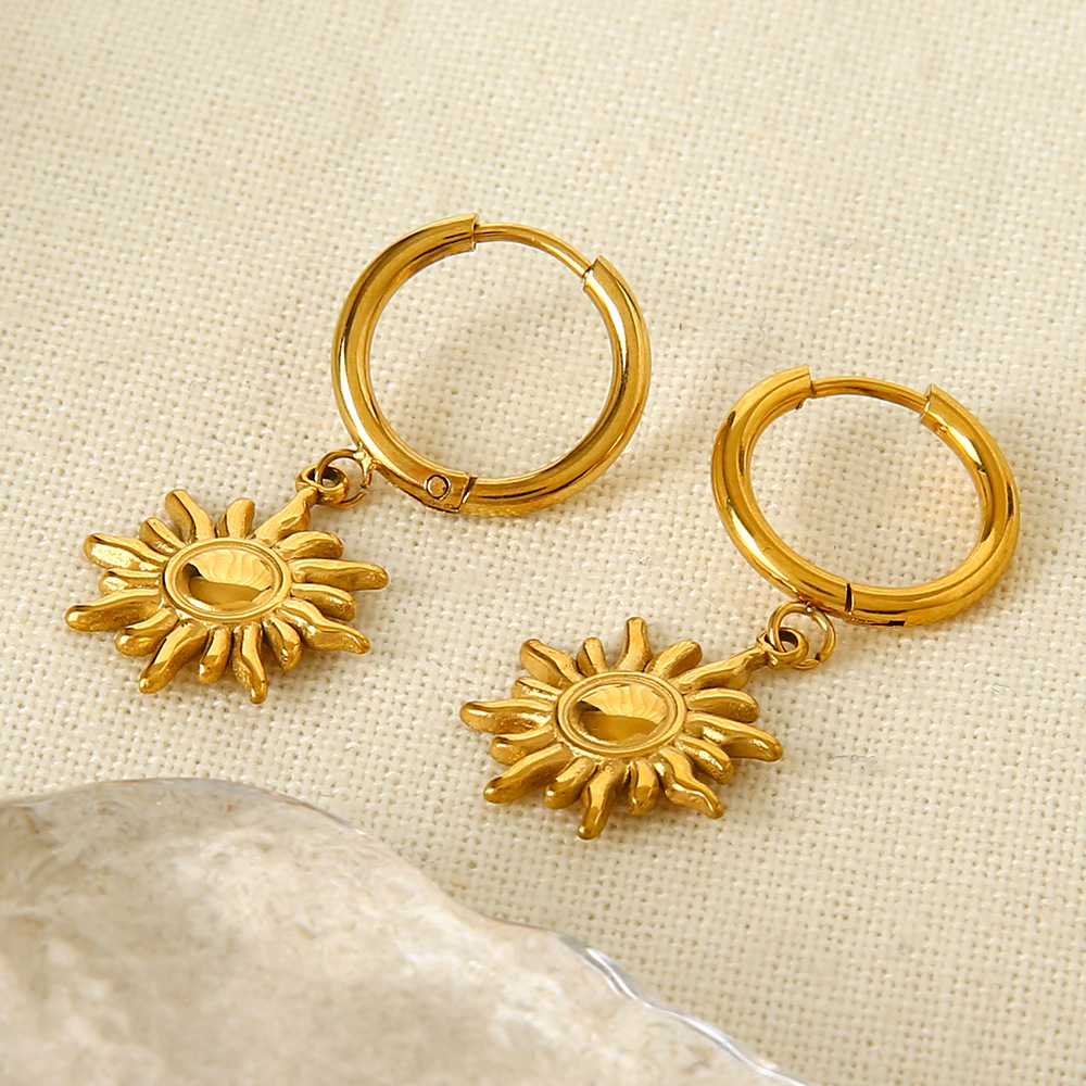 1 paire de boucles d'oreilles créoles classiques rétro soleil en acier inoxydable couleur or pour femme h5Image2