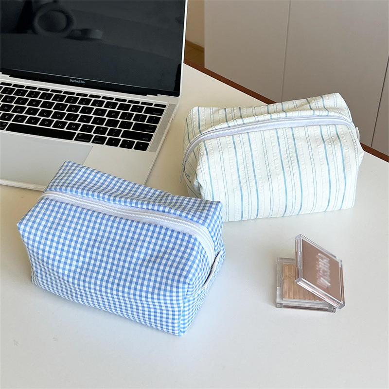 1 Piece Simple Series Sweet Strip Plaid Women's Makeup Bags Picture4