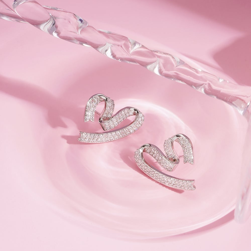 1 Pair Festive Series Sweet Heart Copper Stud Earrings Picture2