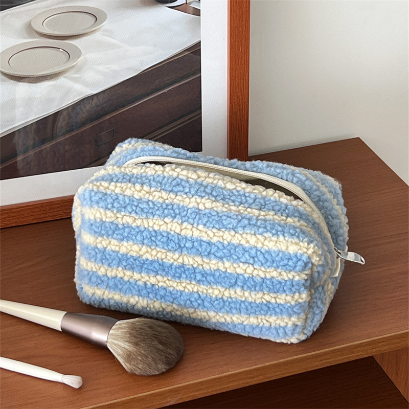 1 Piece Simple  Classic Strip Polyester Women's Makeup Bags Picture4