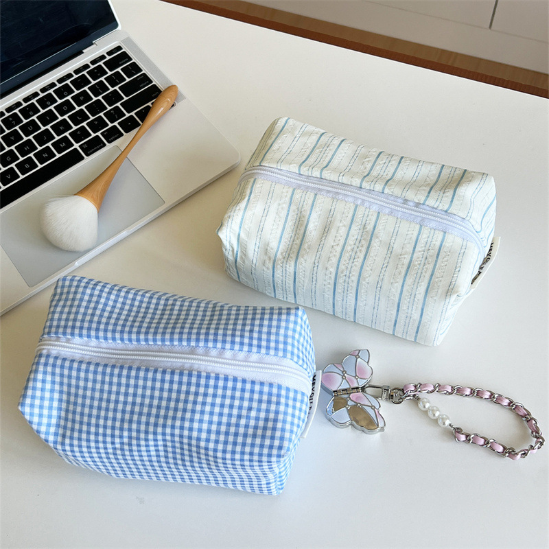 1 Piece Simple Series Sweet Strip Plaid Women's Makeup Bags Picture3