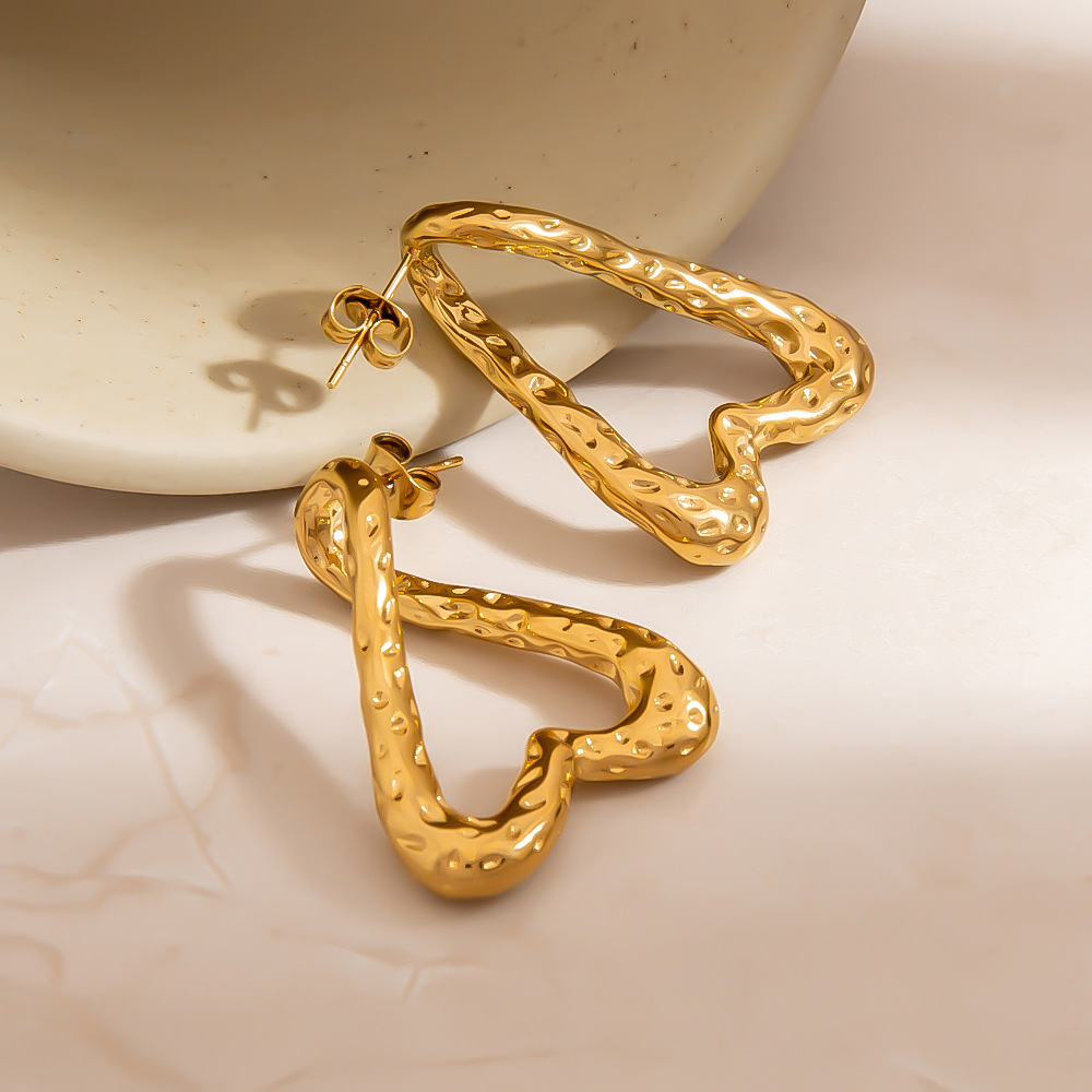 1 Pair Retro Heart Hammer Pattern Stainless Steel  Gold Color  Stud Earrings h5Picture2