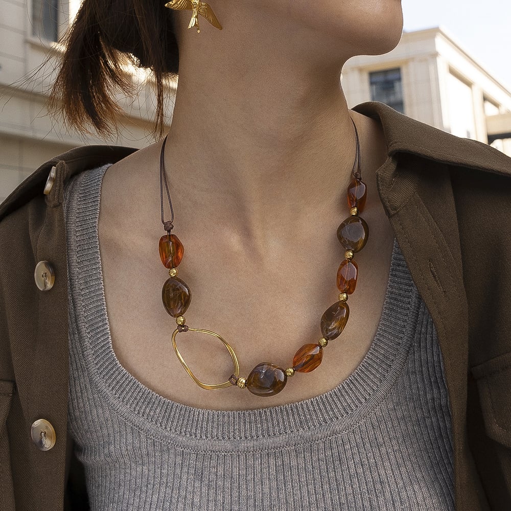 Collana con perline acriliche di forma irregolare da 1 pezzo h5Immagine3