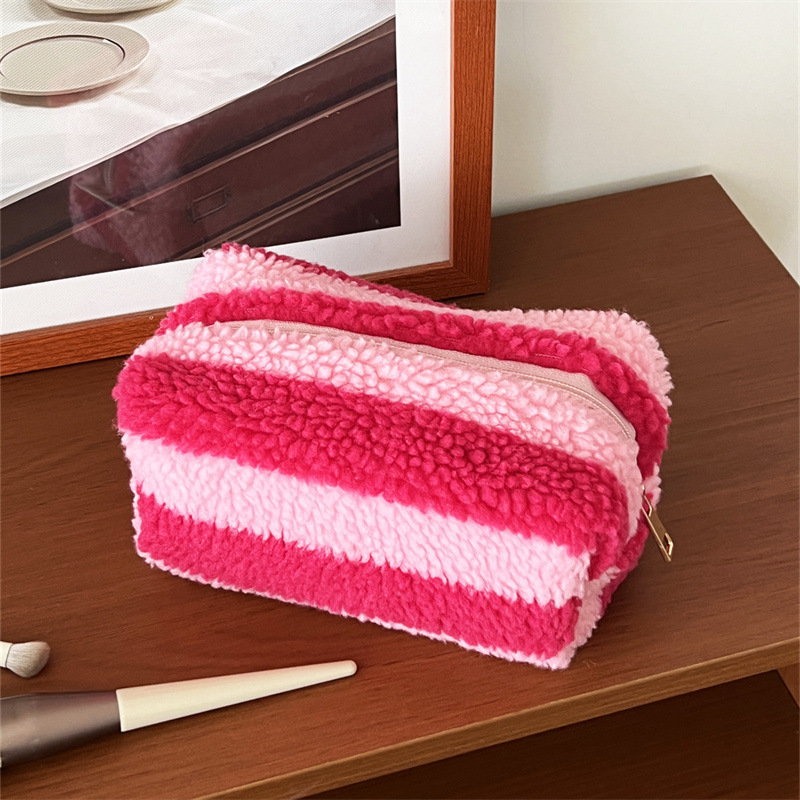 1 Piece Simple Classic Red Striped Plush  Women's Makeup Bags Picture3