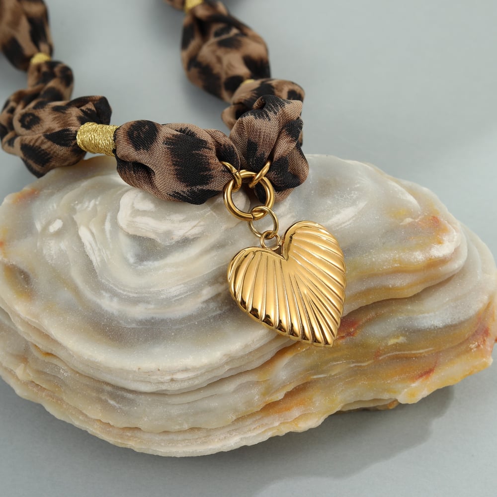 Collana con ciondolo da donna in acciaio inossidabile color oro con stampa leopardata a forma di cuore, 1 pezzo h5Immagine4