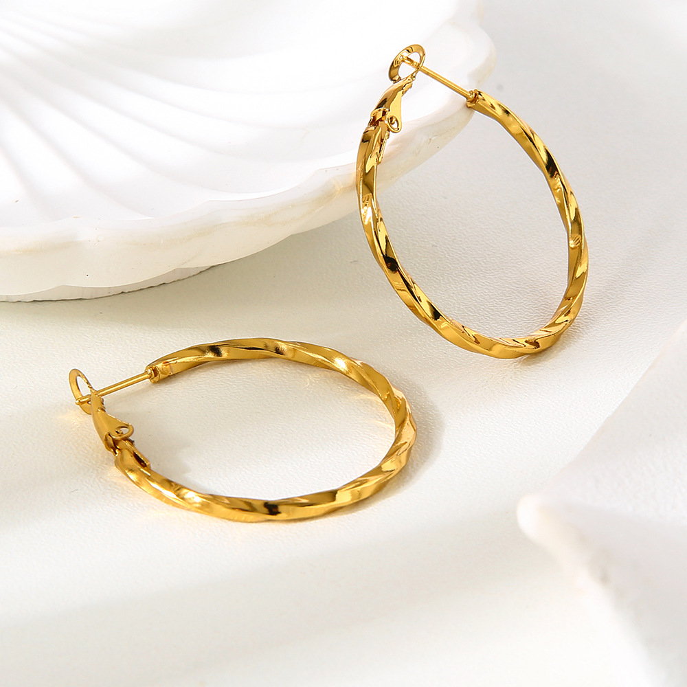1 set di orecchini da donna semplici in acciaio inossidabile color oro con cerchio giornaliero Immagine4