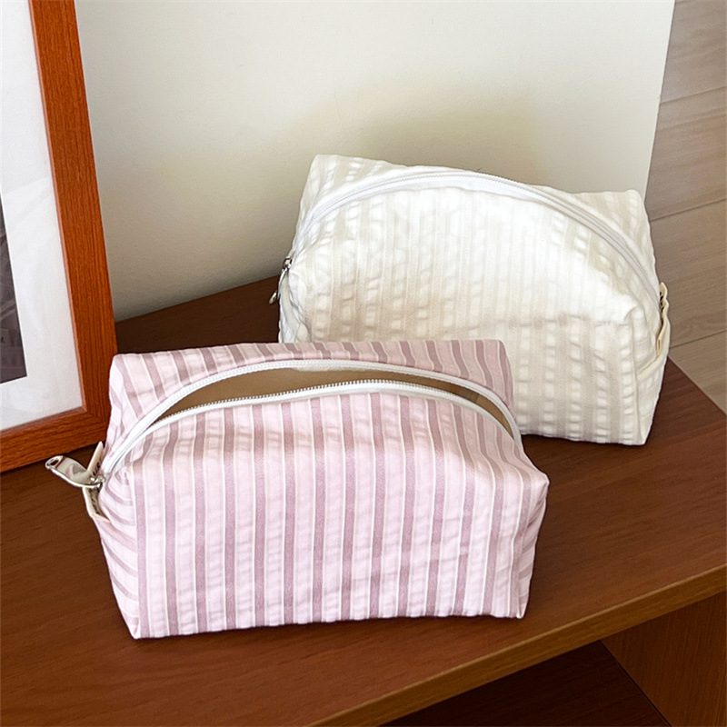1 Piece Simple Series Casual Strip Canvas Women's Makeup Bags Picture4