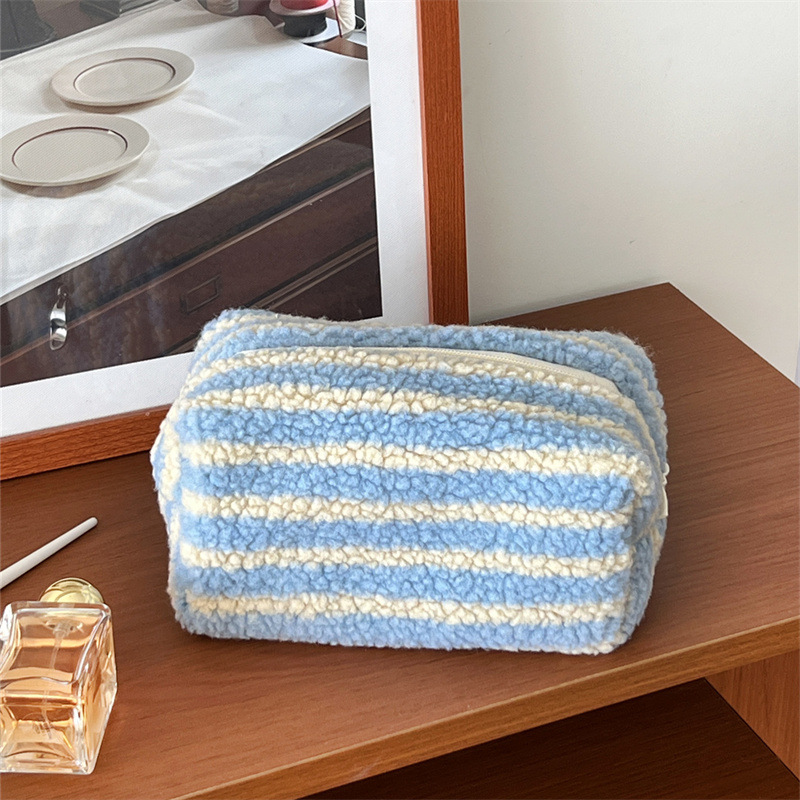 1 Piece Simple  Classic Strip Polyester Women's Makeup Bags Picture3