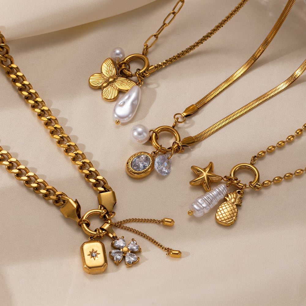 Collana con ciondolo a forma di fiore e farfalla in acciaio inossidabile color oro, 1 pezzo Immagine2