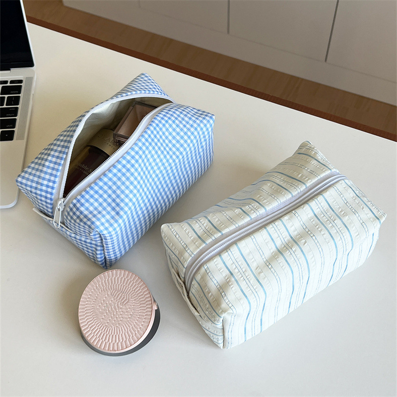 1 Piece Simple Series Sweet Strip Plaid Women's Makeup Bags Picture2