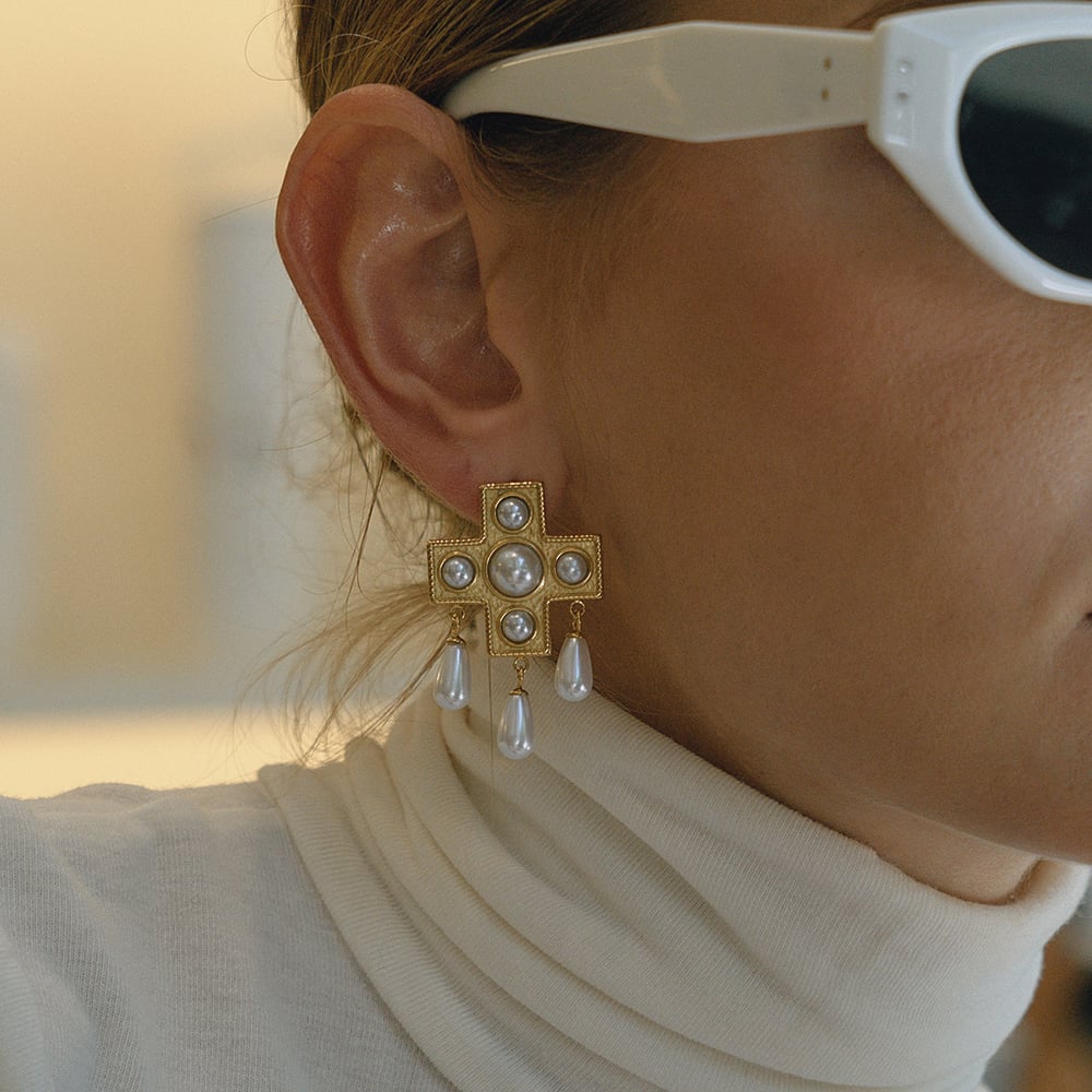 1 paio di orecchini pendenti da donna in acciaio inossidabile color oro con croce a goccia di lusso h5Immagine4