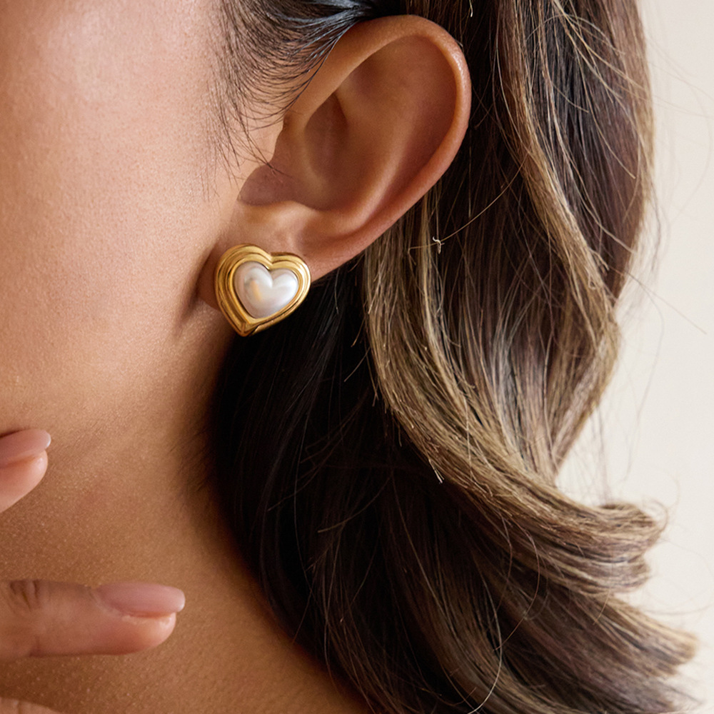 1 Pair Gorgeous Heart Stainless Steel Gold Color Women's Stud Earrings Picture5