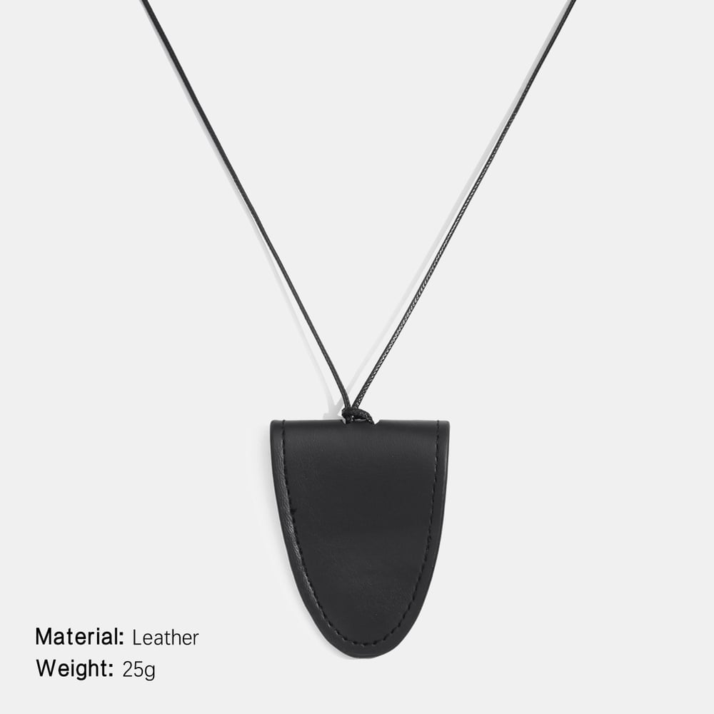 1 Piece Solid Color Magnetic Leather Glasses Clip Necklace Picture2