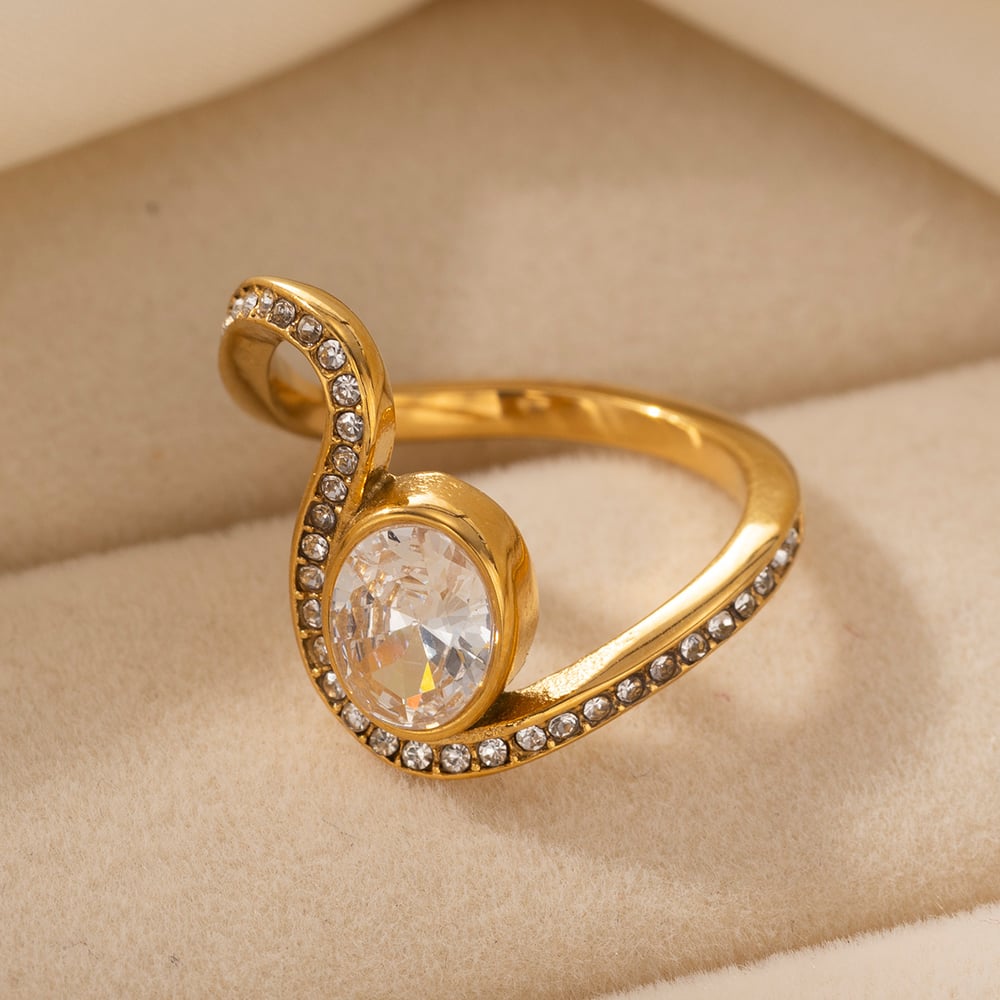 Anillo de circonita de color dorado y acero inoxidable con forma de línea de 1 pieza Imagen4
