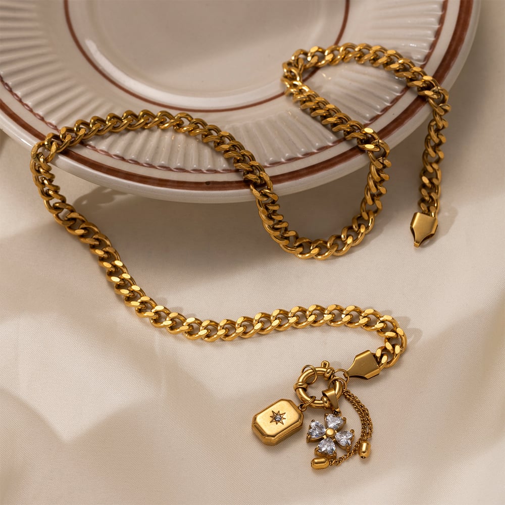 Collana con ciondolo a forma di fiore e farfalla in acciaio inossidabile color oro, 1 pezzo Immagine4