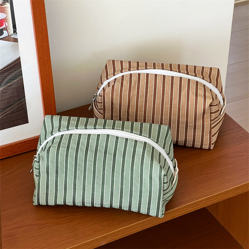1 Piece Simple Series Casual Strip Canvas Women's Makeup Bags Picture3