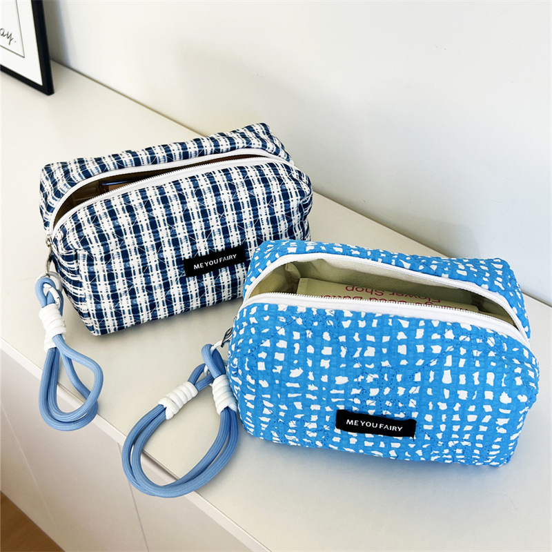 1 Piece Fresh Light Blue Checkered Women's Makeup Bags Picture2