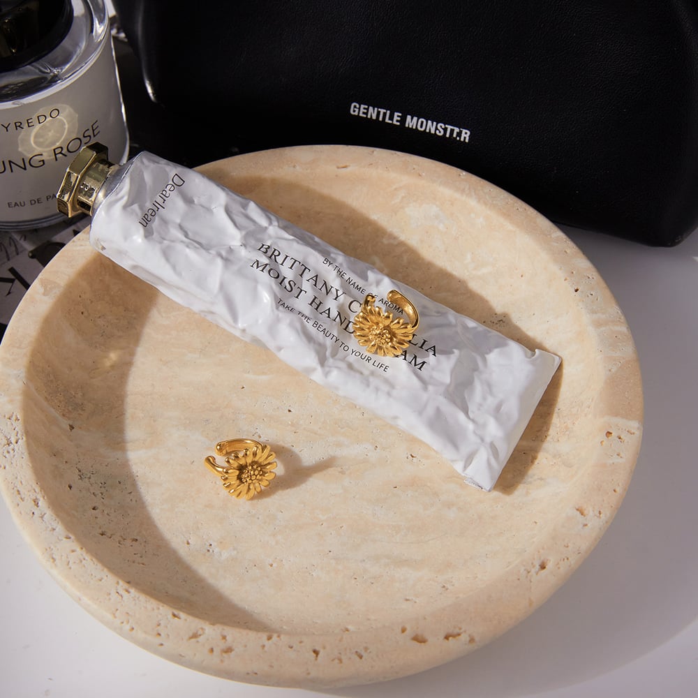 1 Pair Sophisticated Flower Stainless Steel Gold Color Women's Ear Cuffs Picture5