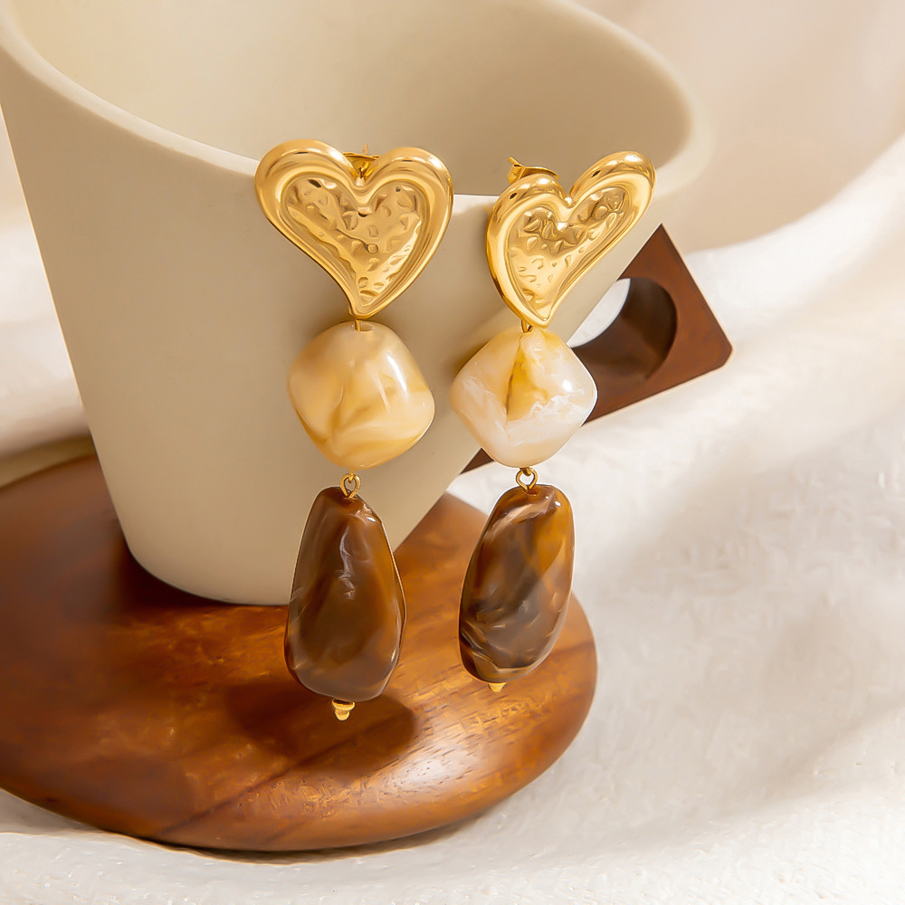 1 Pair Retro Heart Resin Drop Earrings Picture3