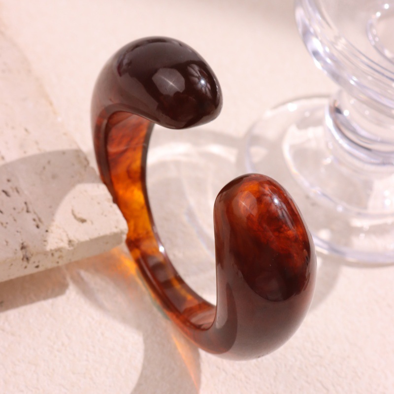 1 Piece Irregular Shape Gradient Color Resin Cuff Bracelet Picture3