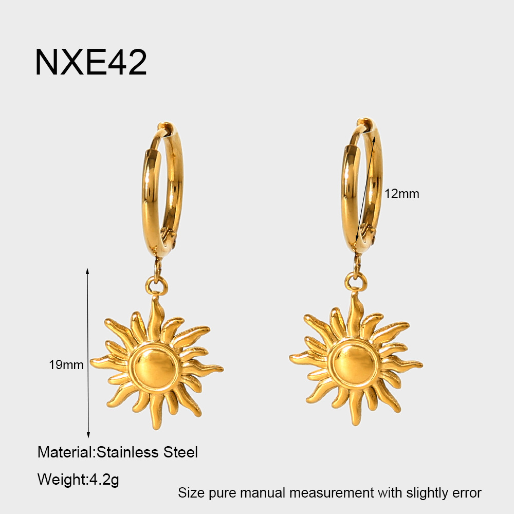 1 paire de boucles d'oreilles créoles classiques rétro soleil en acier inoxydable couleur or pour femme