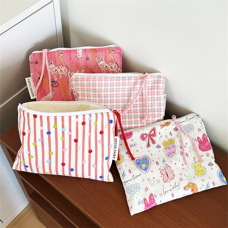 1 Piece  Cute Heart Animal Polka Dots  Women's Makeup Bags Picture2