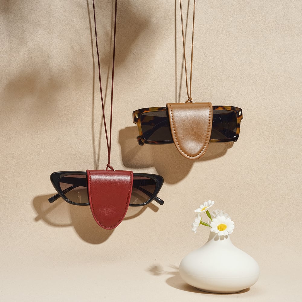 1 Piece Solid Color Magnetic Leather Glasses Clip Necklace Picture5